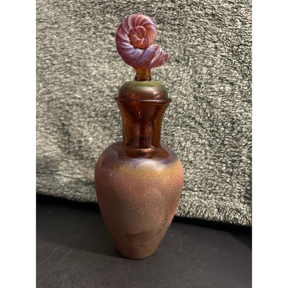 Stunning Glass Bottle with Shell Stopper Beachy Beautifulness - Picture 14 of 16